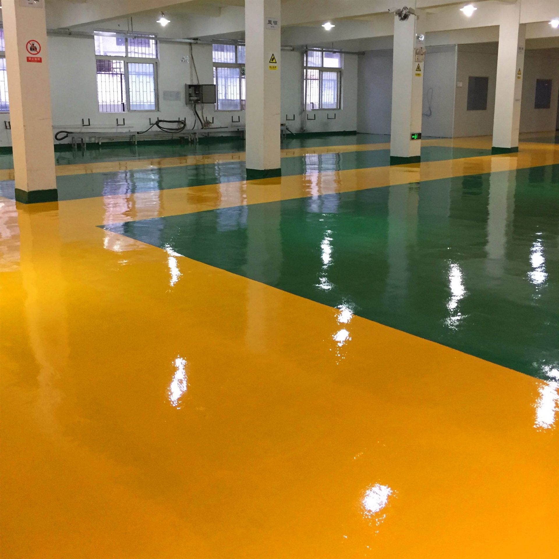 环氧树脂自流平地坪